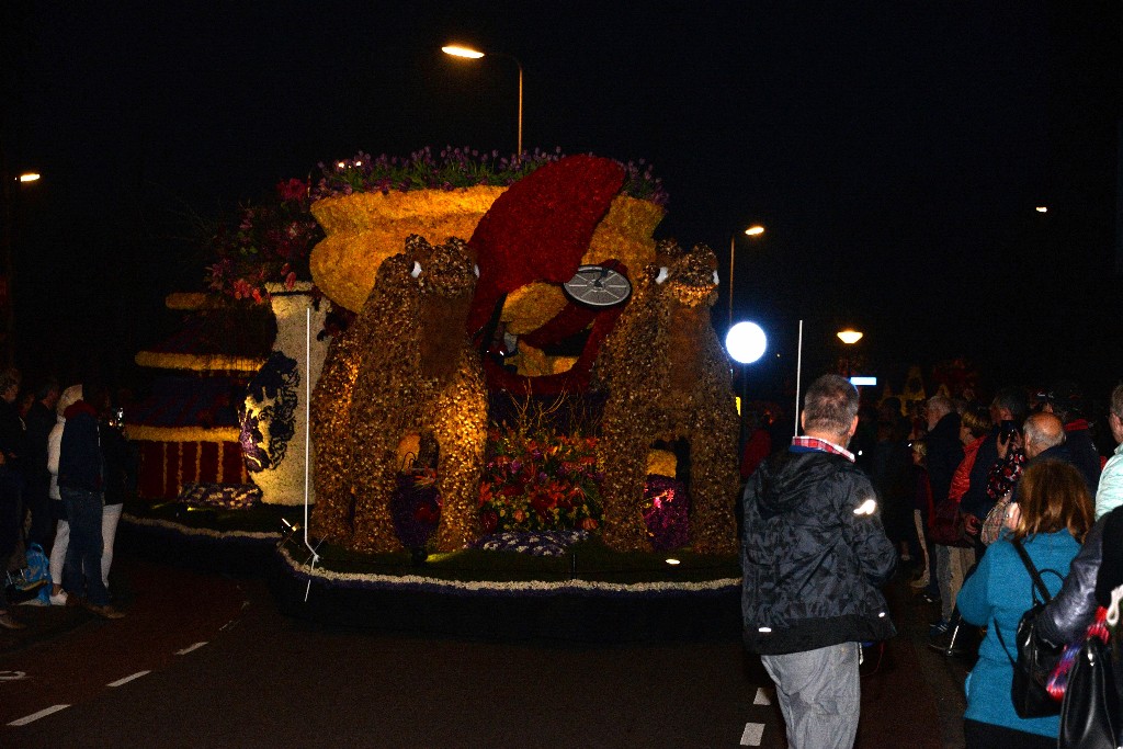 ../Images/Verlicht bloemencorso 2018 015.jpg